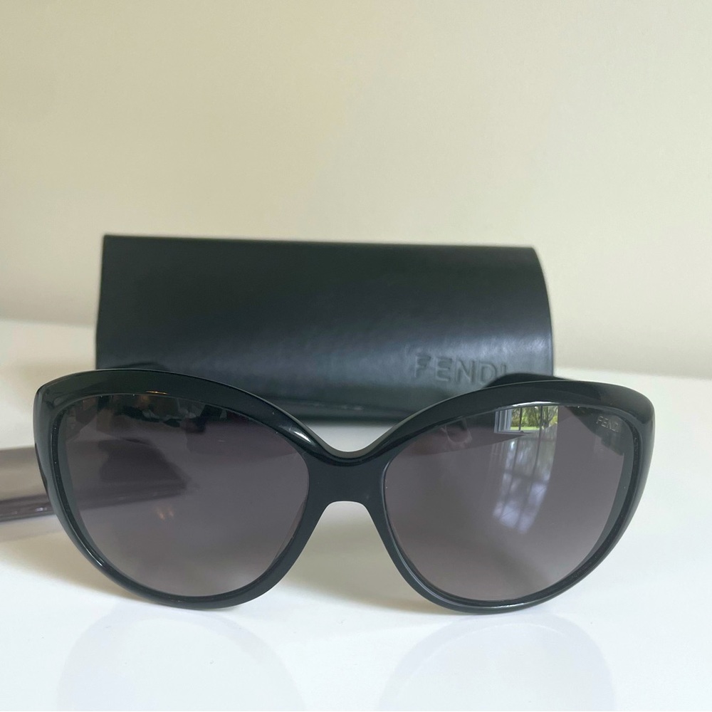 Fendi Women’s Sunglasses FS5297 615 black